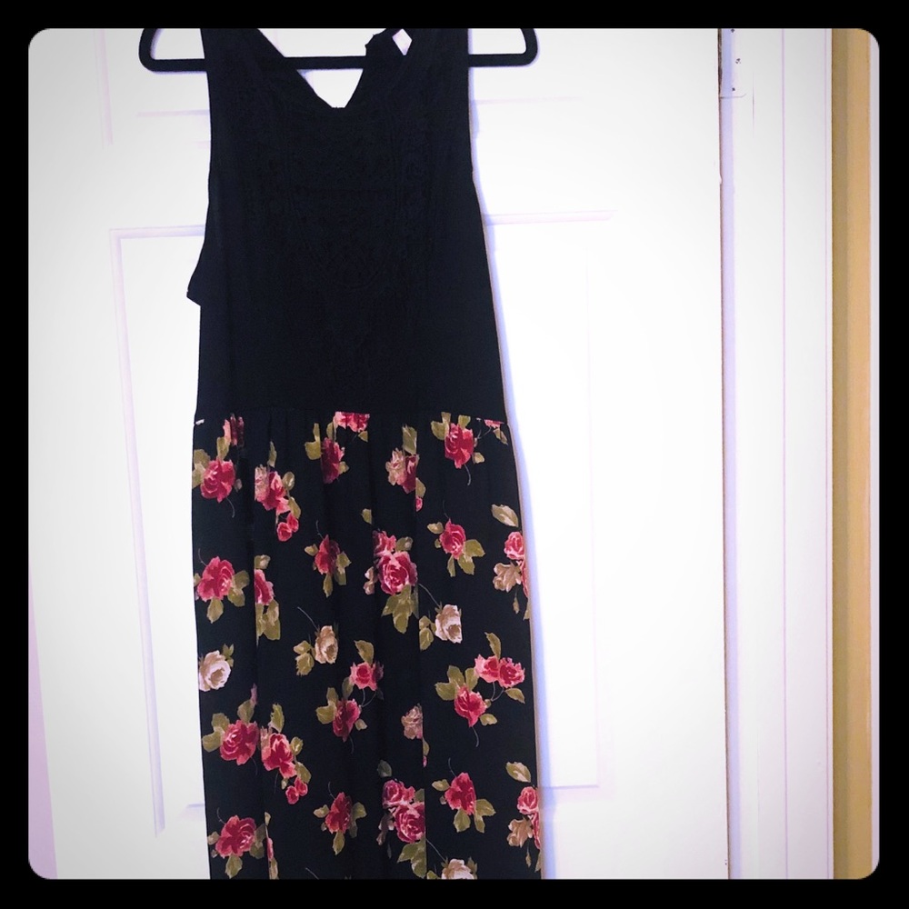 Super Cute Floral/Crochet Dress - XL